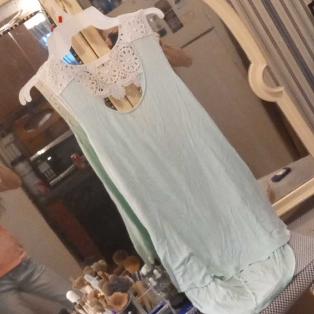 Long sleeveless dress shirt